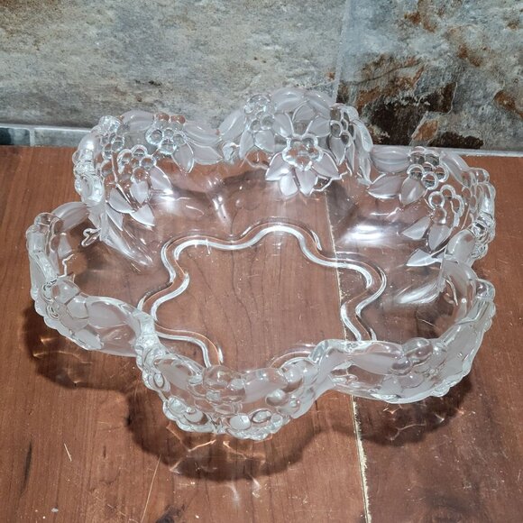 Crystal Glass Serving Bowl Clear Frosted Floral Centerpiece - Picture 9 of 9